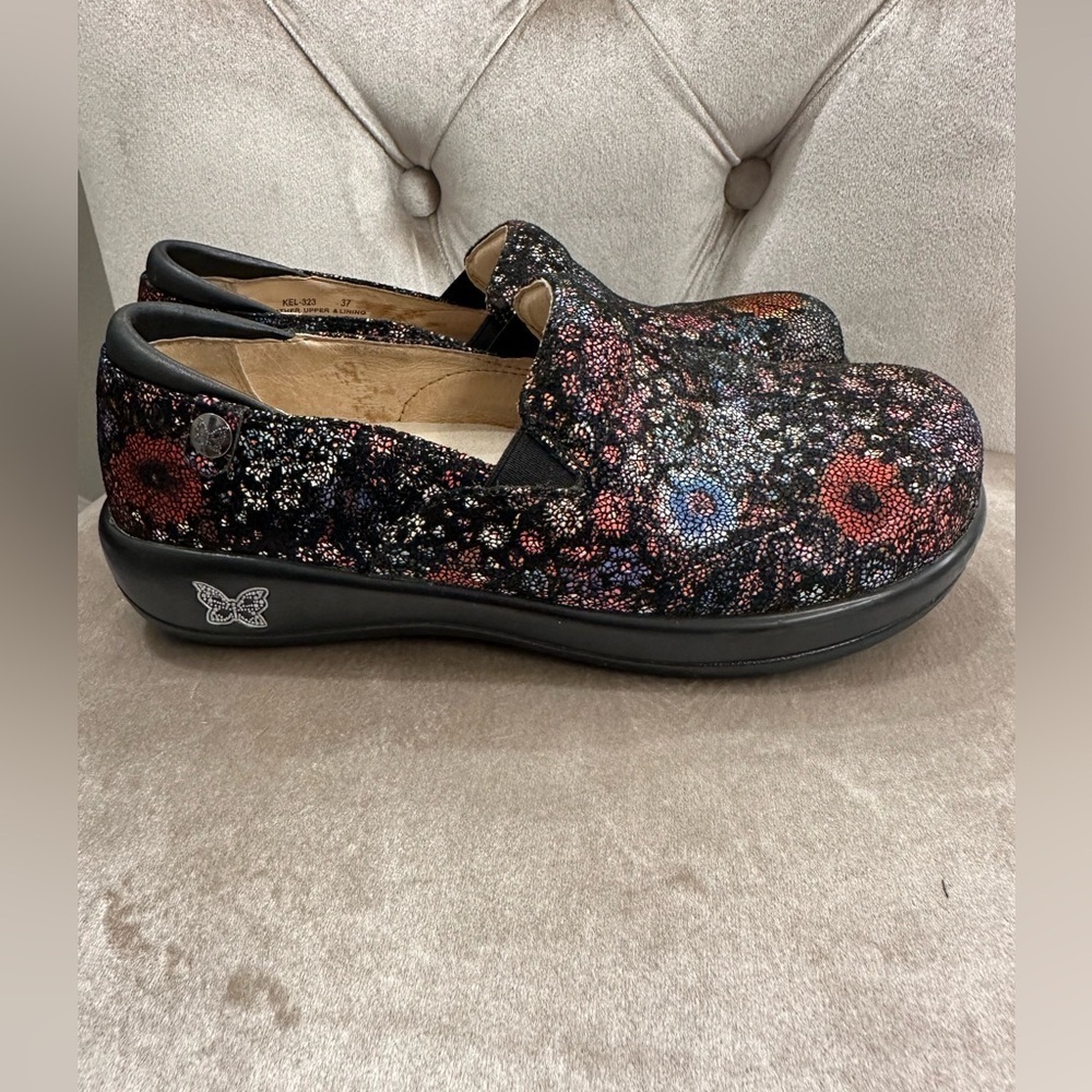 Alegria Kel-323 Midnight Garden Floral Leather Clogs Shoes Womens 37 / 7-7.5 EUC - Picture 2 of 5